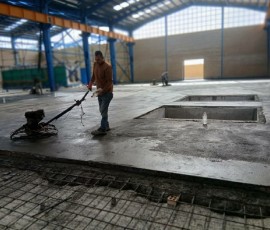 اجرای کف سازی با بتن لیسه ای پروژه ساخت سوله آقای فرامرز محمدی در شهرک صنعتی امید البرز اجرای کف سازی با بتن لیسه ای پروژه ساخت سوله آقای فرامرز محمدی